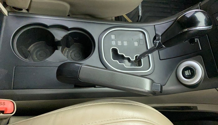 2017 Mahindra XUV500 W10 AT, Diesel, Automatic, 97,803 km, Gear Lever