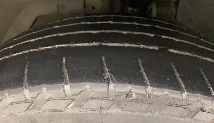 2017 Mahindra XUV500 W10 AT, Diesel, Automatic, 97,803 km, Left Front Tyre Tread