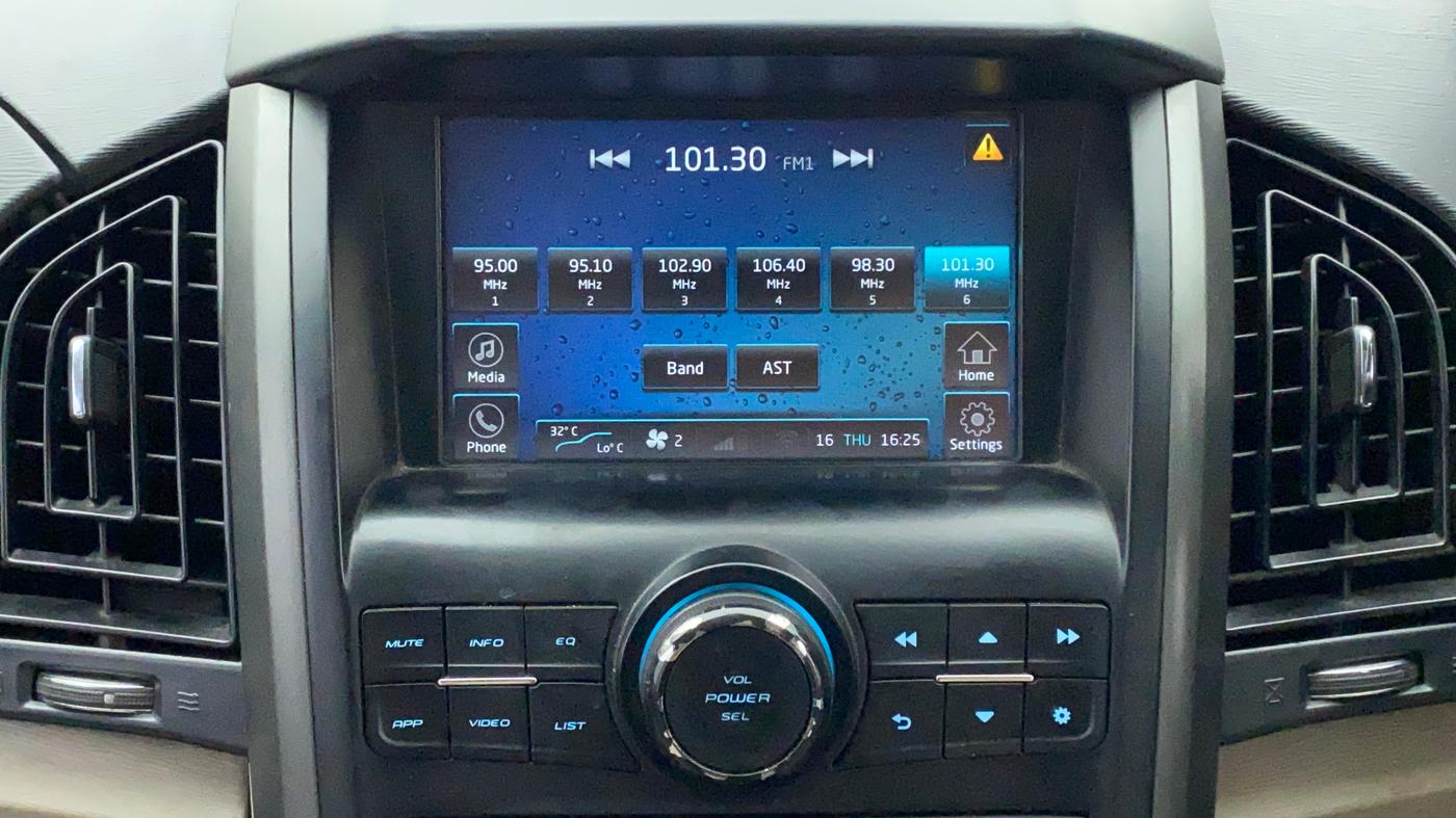 2017 Mahindra XUV500 W10 AT, Diesel, Automatic, 97,803 km, Infotainment System