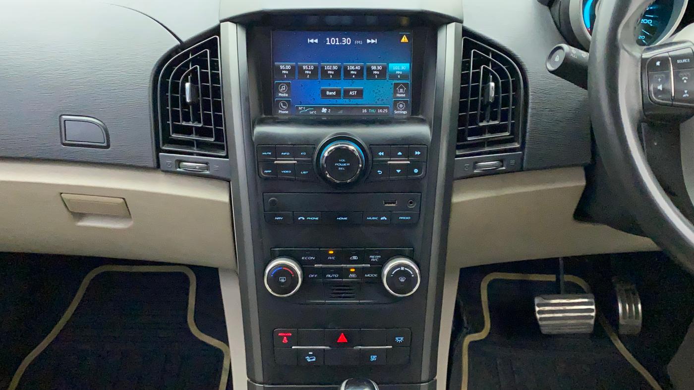 2017 Mahindra XUV500 W10 AT, Diesel, Automatic, 97,803 km, Air Conditioner