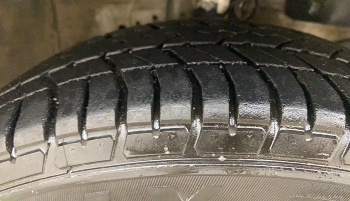 2013 Honda Brio S MT, Petrol, Manual, 57,698 km, Right Front Tyre Tread