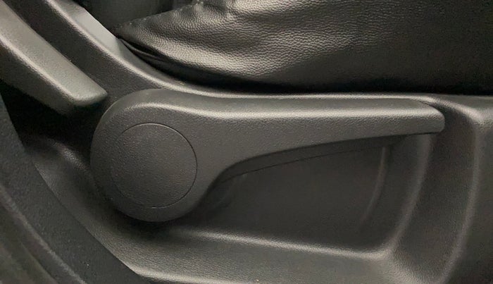 2021 Nissan Kicks XV 1.5, Petrol, Manual, 18,531 km, Driver Side Adjustment Panel