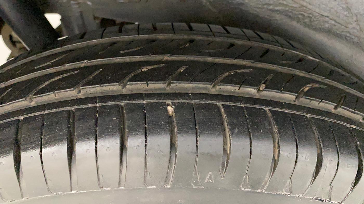 2011 Maruti Wagon R 1.0 VXI, Petrol, Manual, 61,424 km, Right Rear Tyre Tread