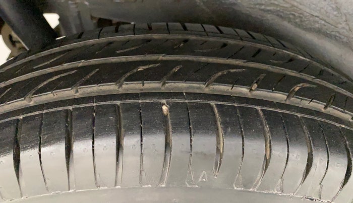 2011 Maruti Wagon R 1.0 VXI, Petrol, Manual, 61,424 km, Right Rear Tyre Tread