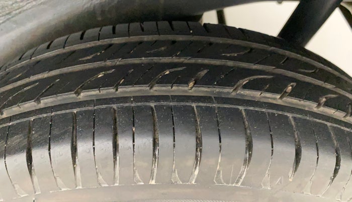 2011 Maruti Wagon R 1.0 VXI, Petrol, Manual, 61,424 km, Left Rear Tyre Tread