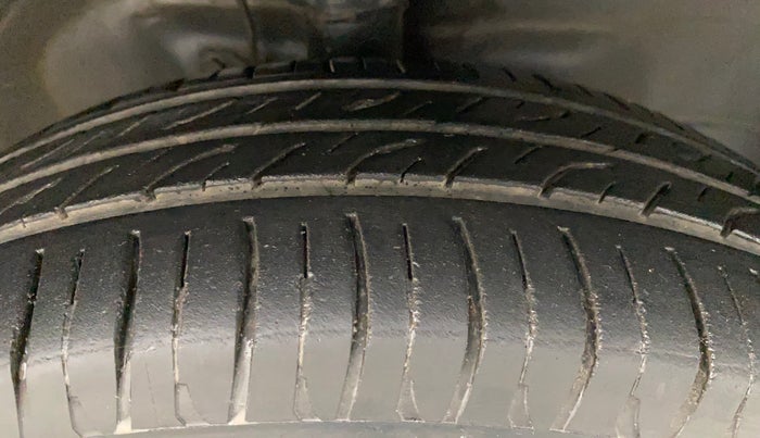 2011 Maruti Wagon R 1.0 VXI, Petrol, Manual, 61,424 km, Right Front Tyre Tread
