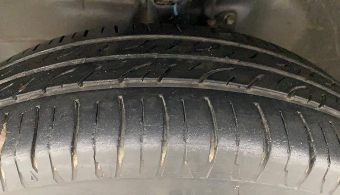 2011 Maruti Wagon R 1.0 VXI, Petrol, Manual, 61,424 km, Left Front Tyre Tread