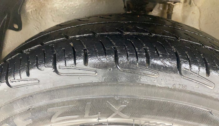 2017 Maruti Alto 800 LXI, Petrol, Manual, 70,239 km, Left Front Tyre Tread