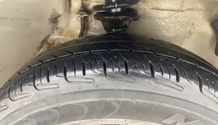 2017 Maruti Alto 800 LXI, Petrol, Manual, 70,239 km, Right Front Tyre Tread