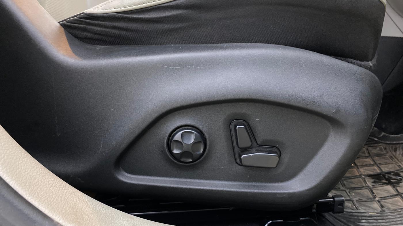 2021 Jeep Compass LIMITED (O) 1.4 PETROL DCT, Petrol, Automatic, 48,446 km, Driver Side Adjustment Panel