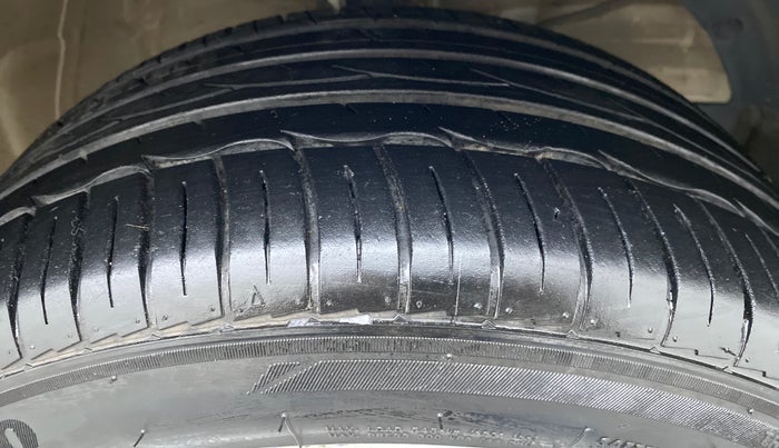 2020 Maruti Swift VXI D, Petrol, Manual, 55,626 km, Right Front Tyre Tread