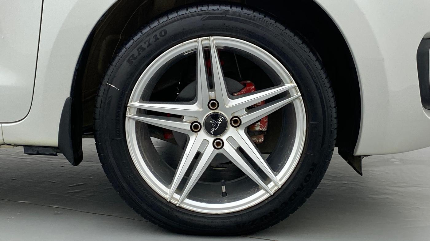 2020 Maruti Swift VXI D, Petrol, Manual, 55,626 km, Right Front Wheel