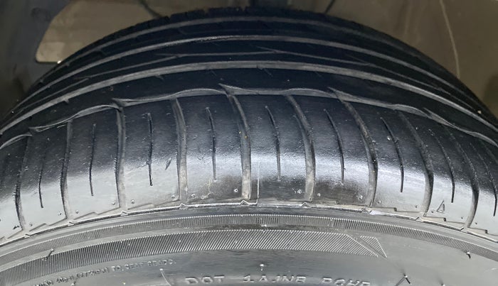 2020 Maruti Swift VXI D, Petrol, Manual, 55,626 km, Left Front Tyre Tread
