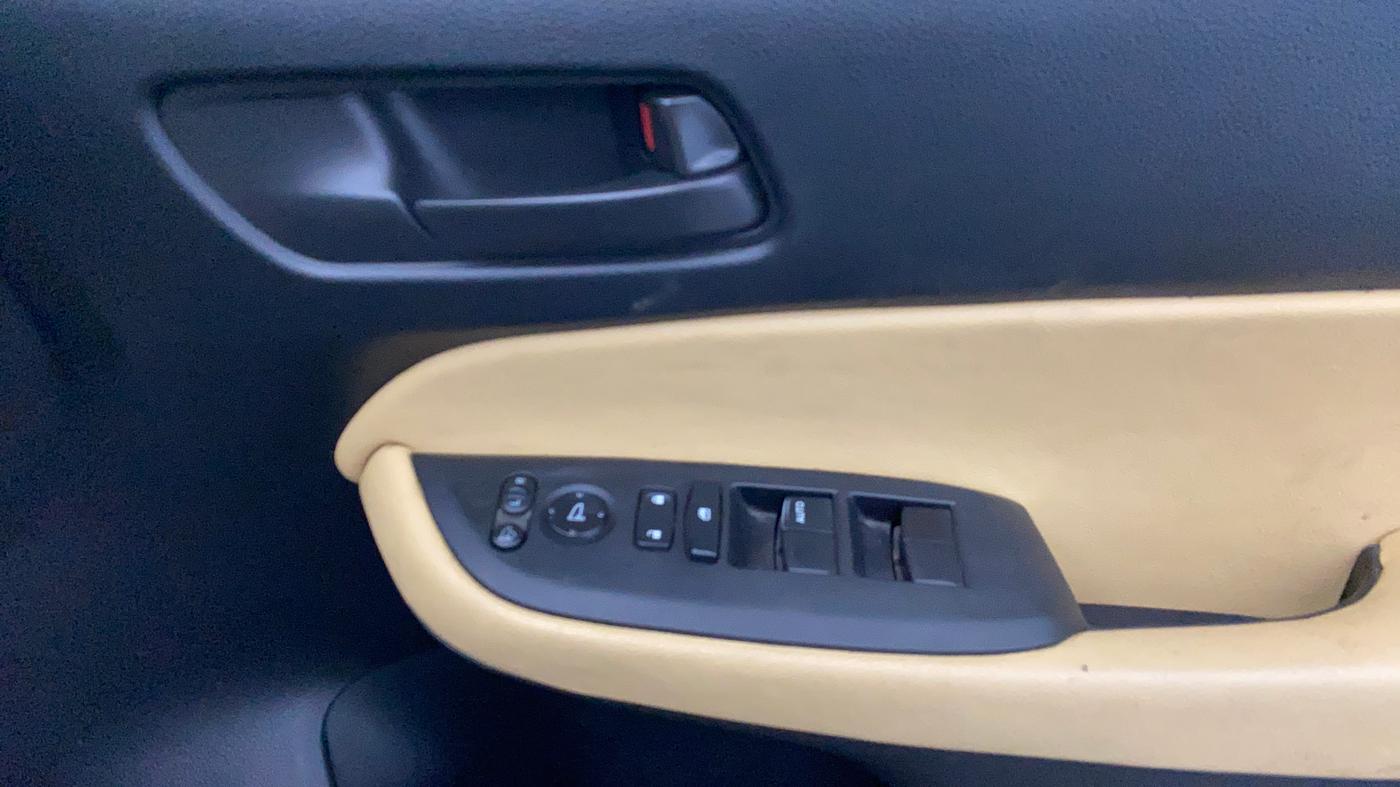 2022 Honda City 1.5L I-DTEC V, Diesel, Manual, 1,31,259 km, Driver Side Door Panels Control