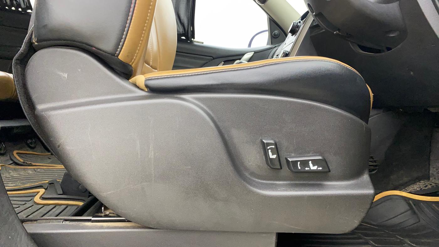 2018 Mahindra XUV500 W11 AT, Diesel, Automatic, 85,907 km, Driver Side Adjustment Panel