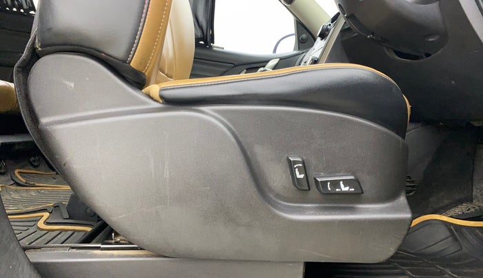 2018 Mahindra XUV500 W11 AT, Diesel, Automatic, 85,907 km, Driver Side Adjustment Panel