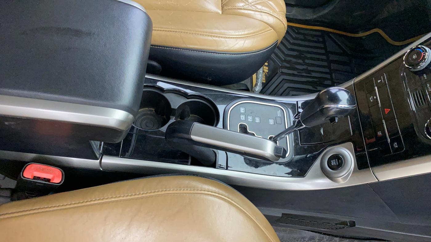 2018 Mahindra XUV500 W11 AT, Diesel, Automatic, 85,907 km, Gear Lever