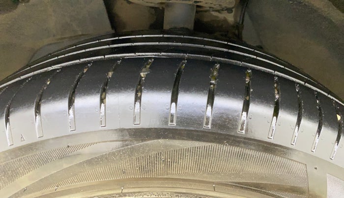 2018 Mahindra XUV500 W11 AT, Diesel, Automatic, 85,907 km, Left Front Tyre Tread