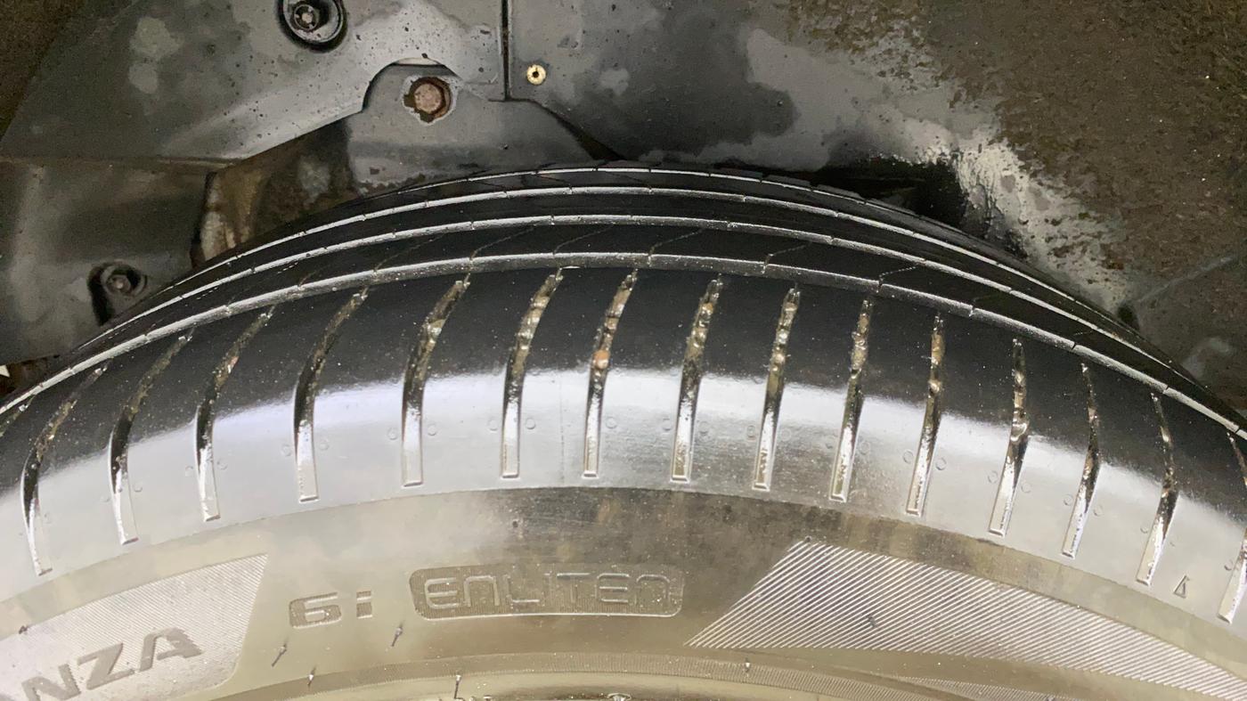 2018 Mahindra XUV500 W11 AT, Diesel, Automatic, 85,907 km, Right Rear Tyre Tread