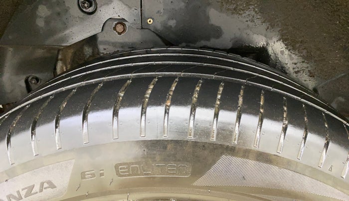2018 Mahindra XUV500 W11 AT, Diesel, Automatic, 85,907 km, Right Rear Tyre Tread