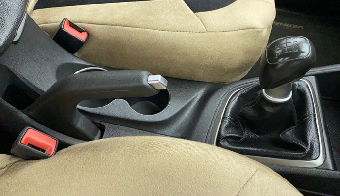 2018 Hyundai Verna 1.6 SX VTVT, Petrol, Manual, 49,212 km, Gear Lever