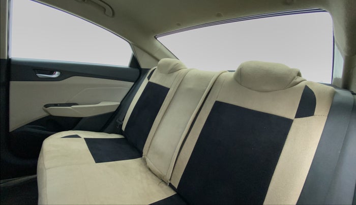2018 Hyundai Verna 1.6 SX VTVT, Petrol, Manual, 49,212 km, Right Side Door Cabin View