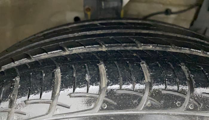 2014 Maruti Ertiga ZDI, Diesel, Manual, 49,165 km, Right Front Tyre Tread