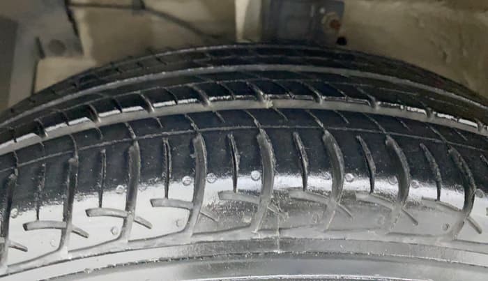 2014 Maruti Ertiga ZDI, Diesel, Manual, 49,165 km, Left Front Tyre Tread