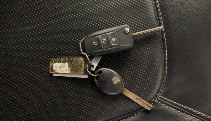 2023 Tata NEXON XMA PETROL, CNG, Automatic, 17,349 km, Key Close Up