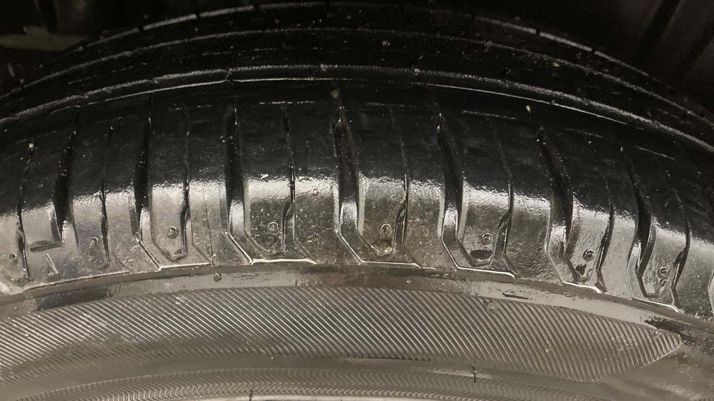 2022 Maruti Ertiga VXI AT SHVS, Petrol, Automatic, 26,199 km, Right Rear Tyre Tread