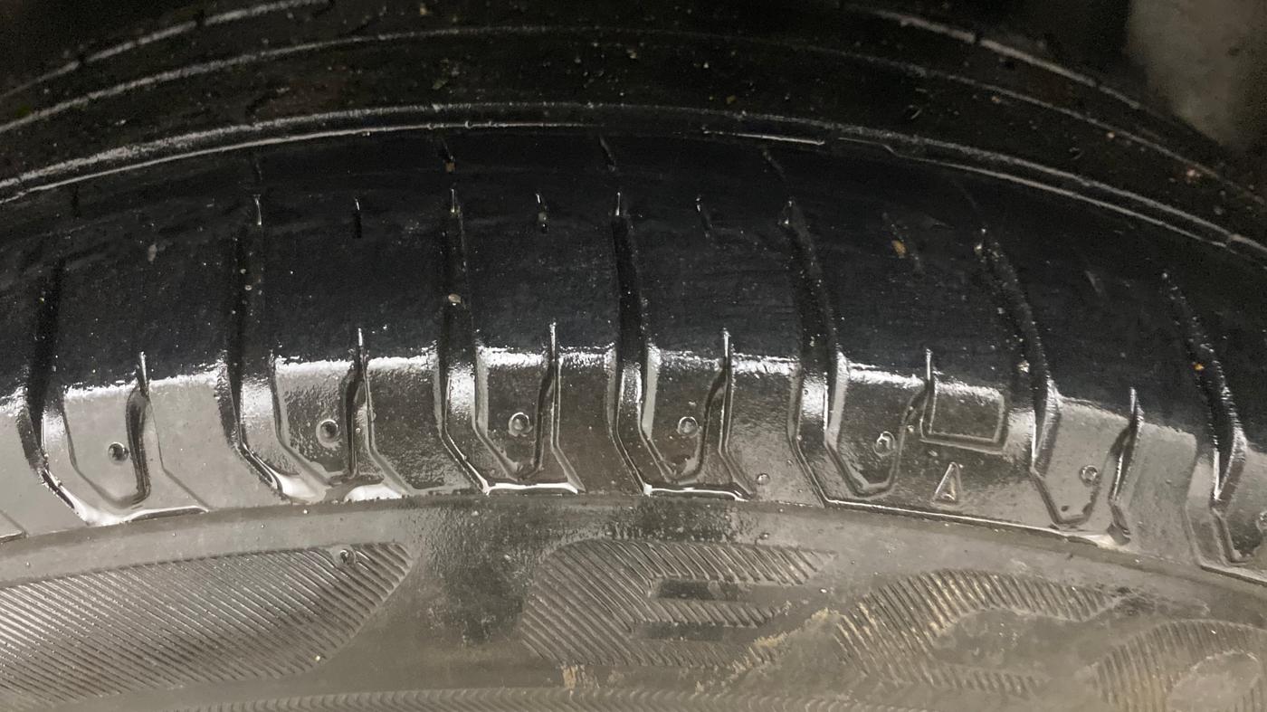 2022 Maruti Ertiga VXI AT SHVS, Petrol, Automatic, 26,199 km, Left Rear Tyre Tread