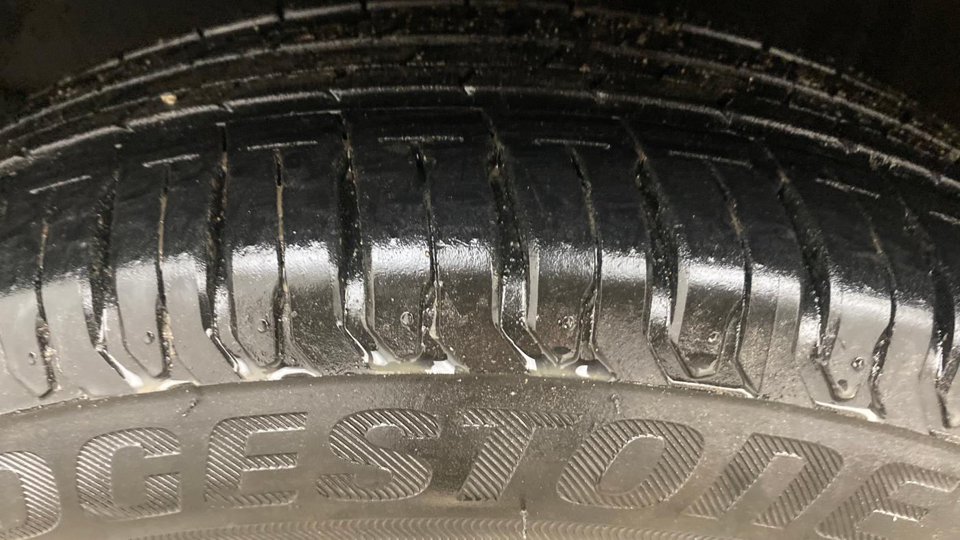 2022 Maruti Ertiga VXI AT SHVS, Petrol, Automatic, 26,199 km, Left Front Tyre Tread