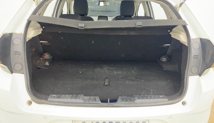 2023 Tata ALTROZ XZ PLUS SUNROOF CNG, CNG, Manual, 41,807 km, Boot Inside