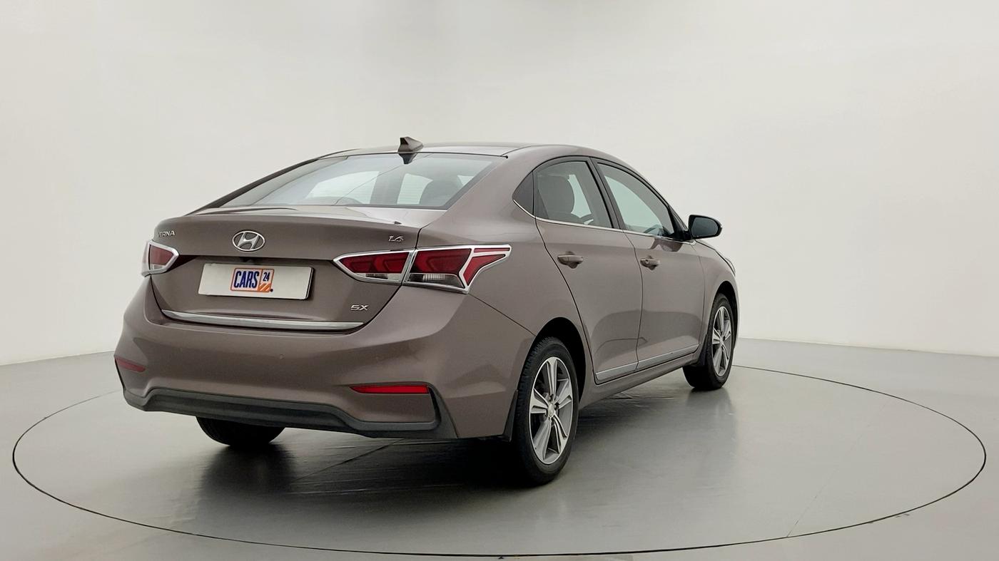 2018 Hyundai Verna 1.6 SX VTVT, Petrol, Manual, 23,550 km, Right Back Diagonal