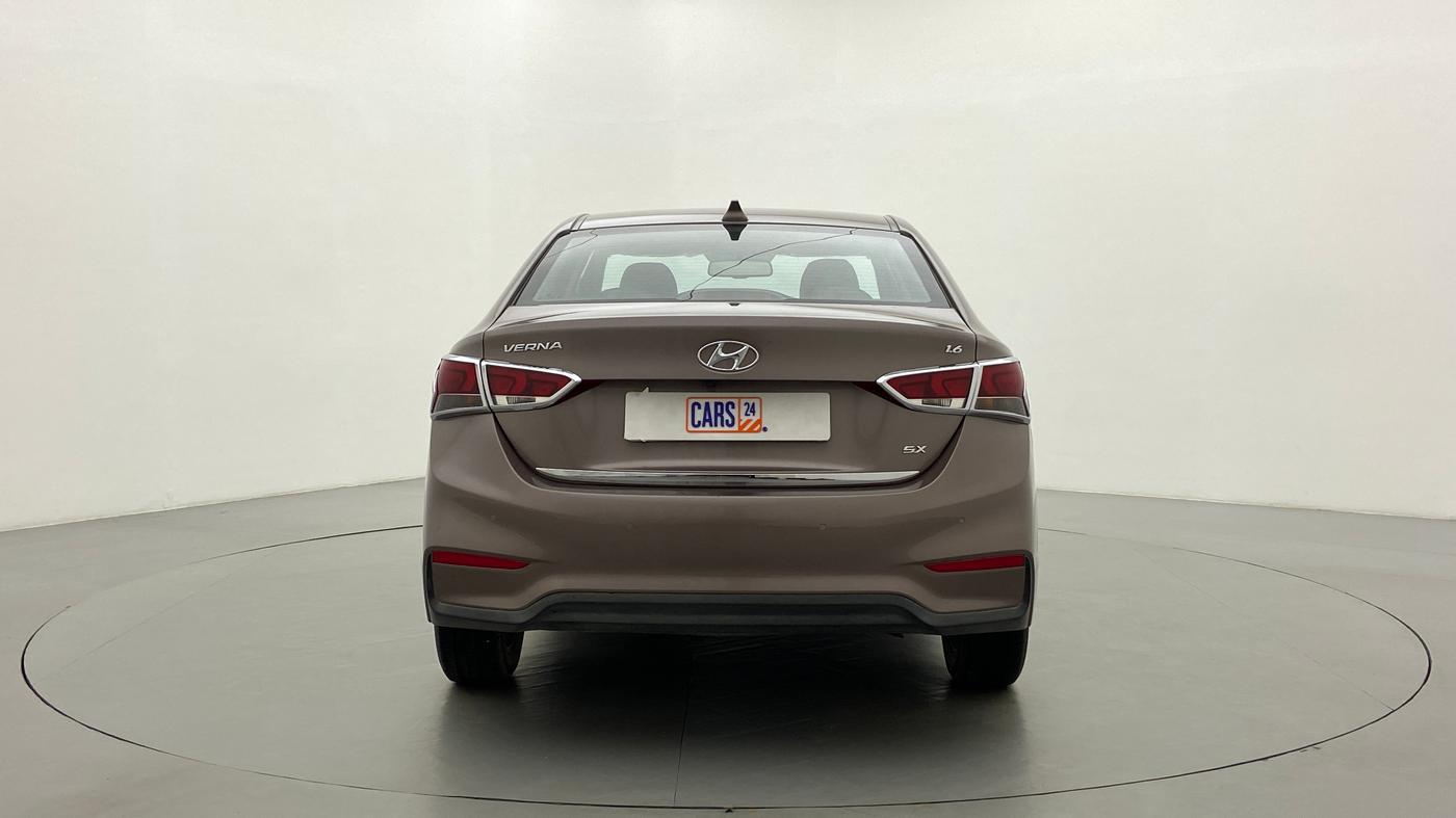 2018 Hyundai Verna 1.6 SX VTVT, Petrol, Manual, 23,550 km, Back/Rear