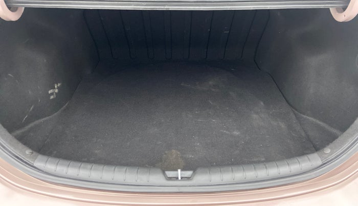 2018 Hyundai Verna 1.6 SX VTVT, Petrol, Manual, 23,550 km, Boot Inside