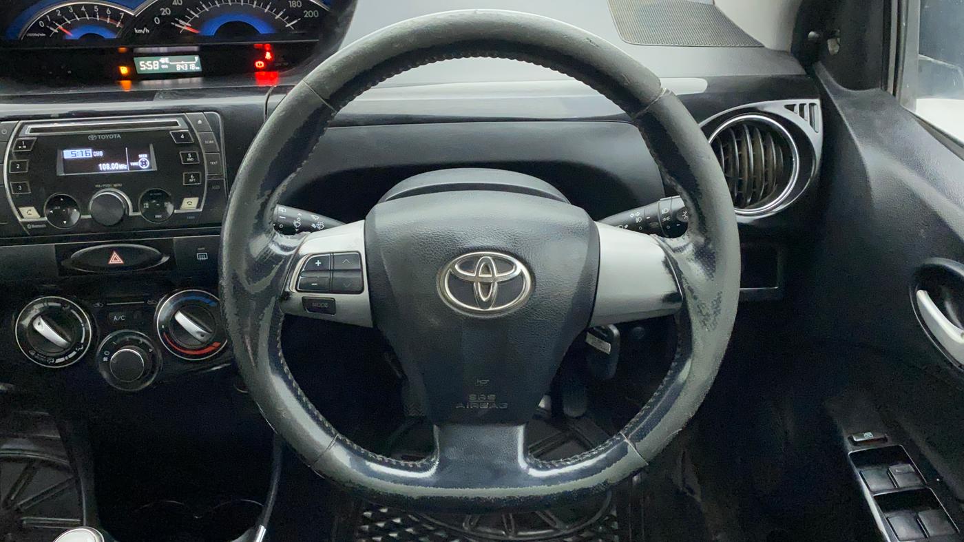 2014 Toyota Etios CROSS 1.4 VD, Diesel, Manual, 84,423 km, Steering Wheel Close Up