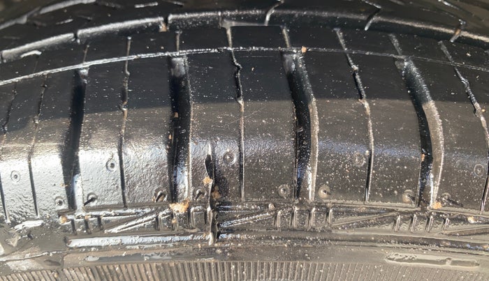 2018 Hyundai Grand i10 SPORTZ 1.2 KAPPA VTVT, Petrol, Manual, 30,616 km, Left Front Tyre Tread