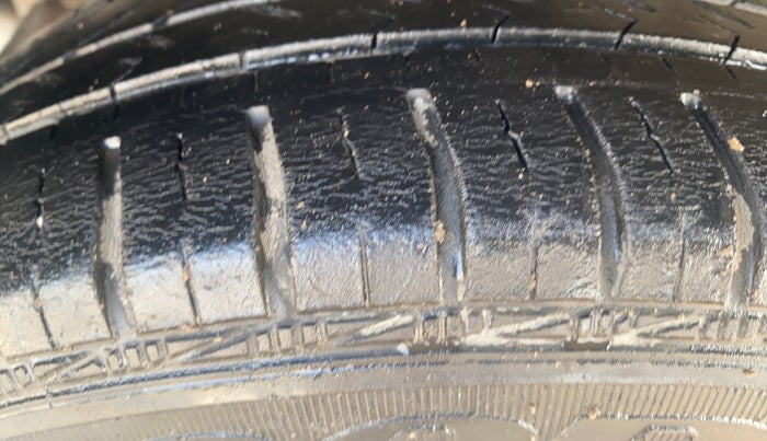 2018 Hyundai Grand i10 SPORTZ 1.2 KAPPA VTVT, Petrol, Manual, 30,616 km, Right Rear Tyre Tread