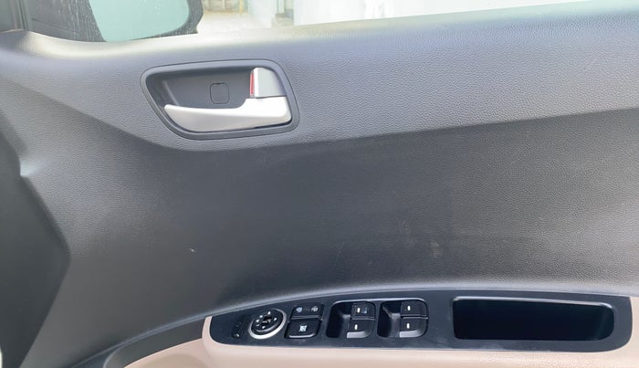 2018 Hyundai Grand i10 SPORTZ 1.2 KAPPA VTVT, Petrol, Manual, 30,616 km, Driver Side Door Panels Control