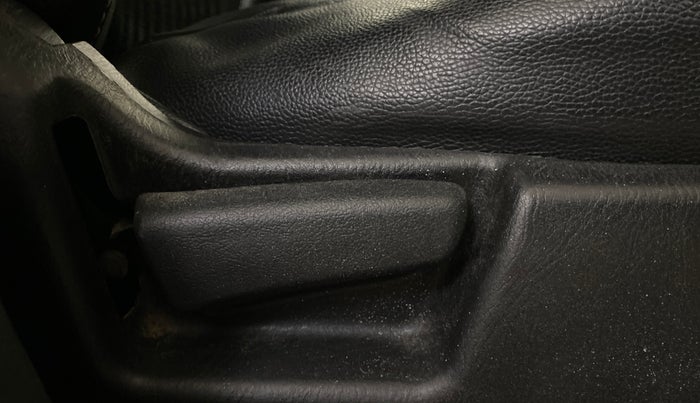 2021 Maruti Alto VXI, Petrol, Manual, 97,386 km, Driver Side Adjustment Panel