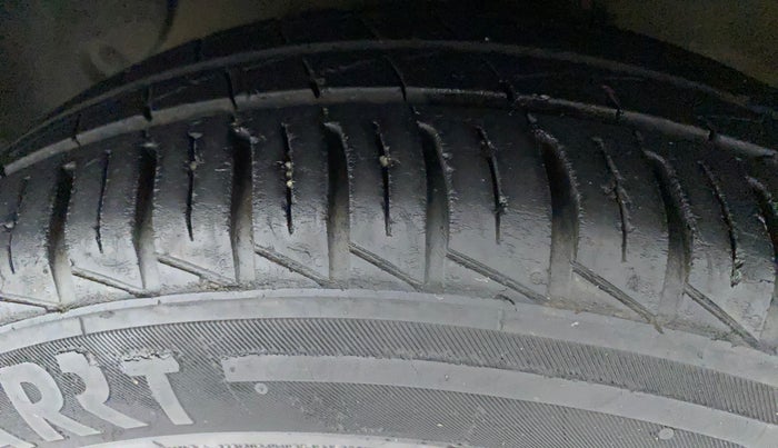 2016 Hyundai Grand i10 ASTA (O) 1.2 KAPPA VTVT, Petrol, Manual, 69,823 km, Left Front Tyre Tread
