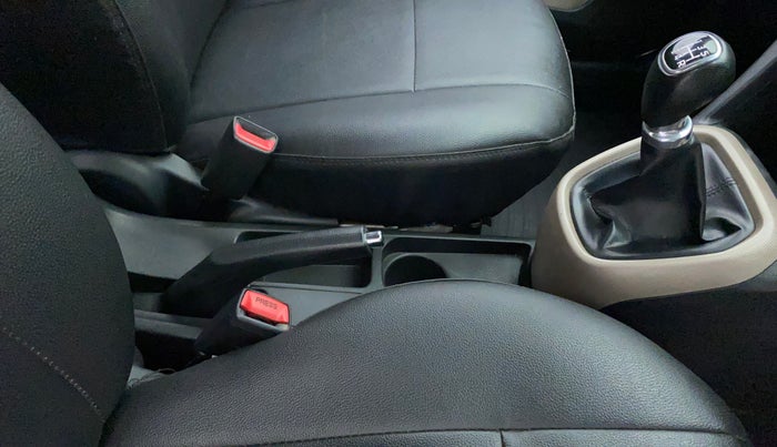 2016 Hyundai Grand i10 ASTA (O) 1.2 KAPPA VTVT, Petrol, Manual, 69,823 km, Gear Lever
