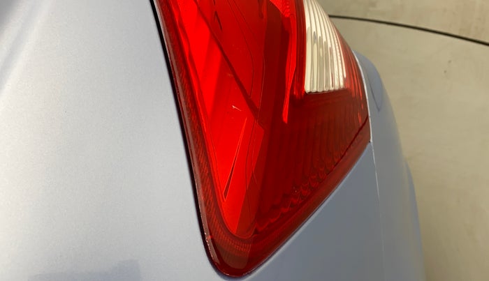 2015 Maruti Swift Dzire ZXI, Petrol, Manual, 80,704 km, Left tail light - Minor damage