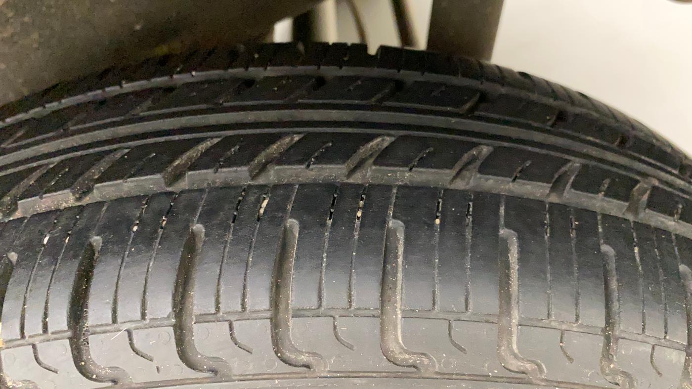 2015 Maruti Wagon R 1.0 VXI, Petrol, Manual, 60,343 km, Left Rear Tyre Tread