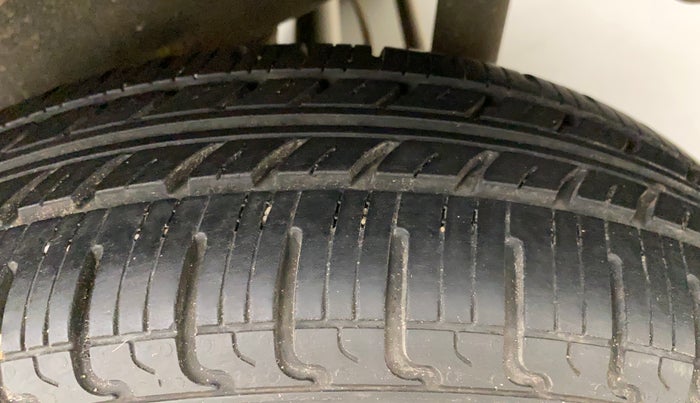 2015 Maruti Wagon R 1.0 VXI, Petrol, Manual, 60,343 km, Left Rear Tyre Tread