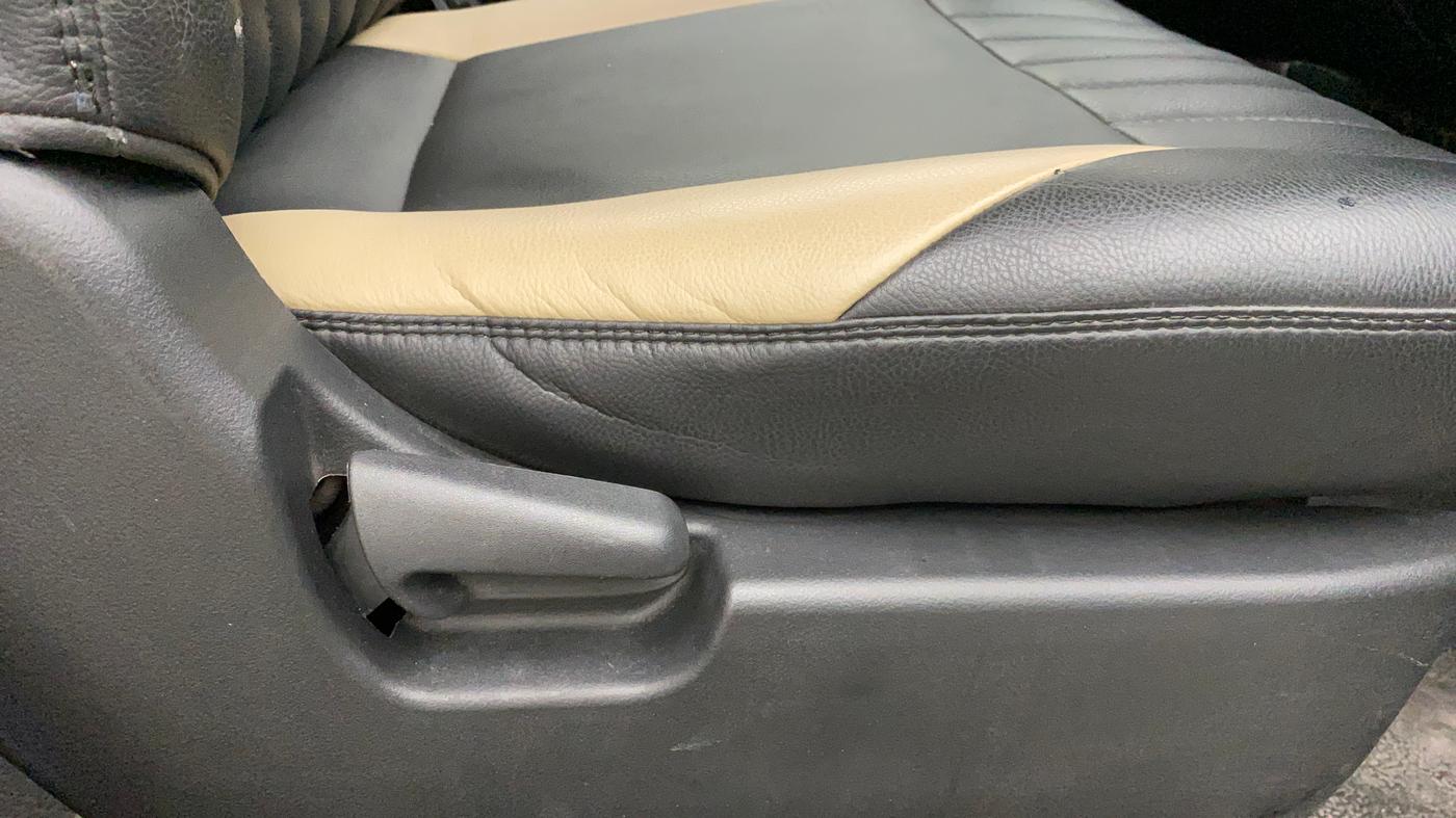 2015 Maruti Wagon R 1.0 VXI, Petrol, Manual, 60,343 km, Driver Side Adjustment Panel