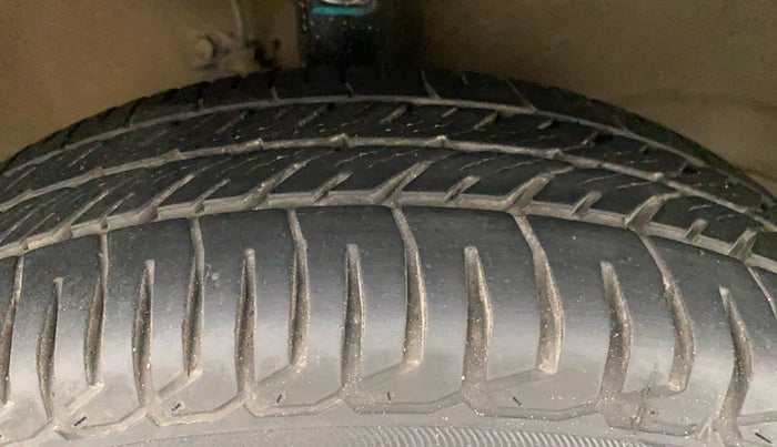 2015 Maruti Wagon R 1.0 VXI, Petrol, Manual, 60,343 km, Right Front Tyre Tread