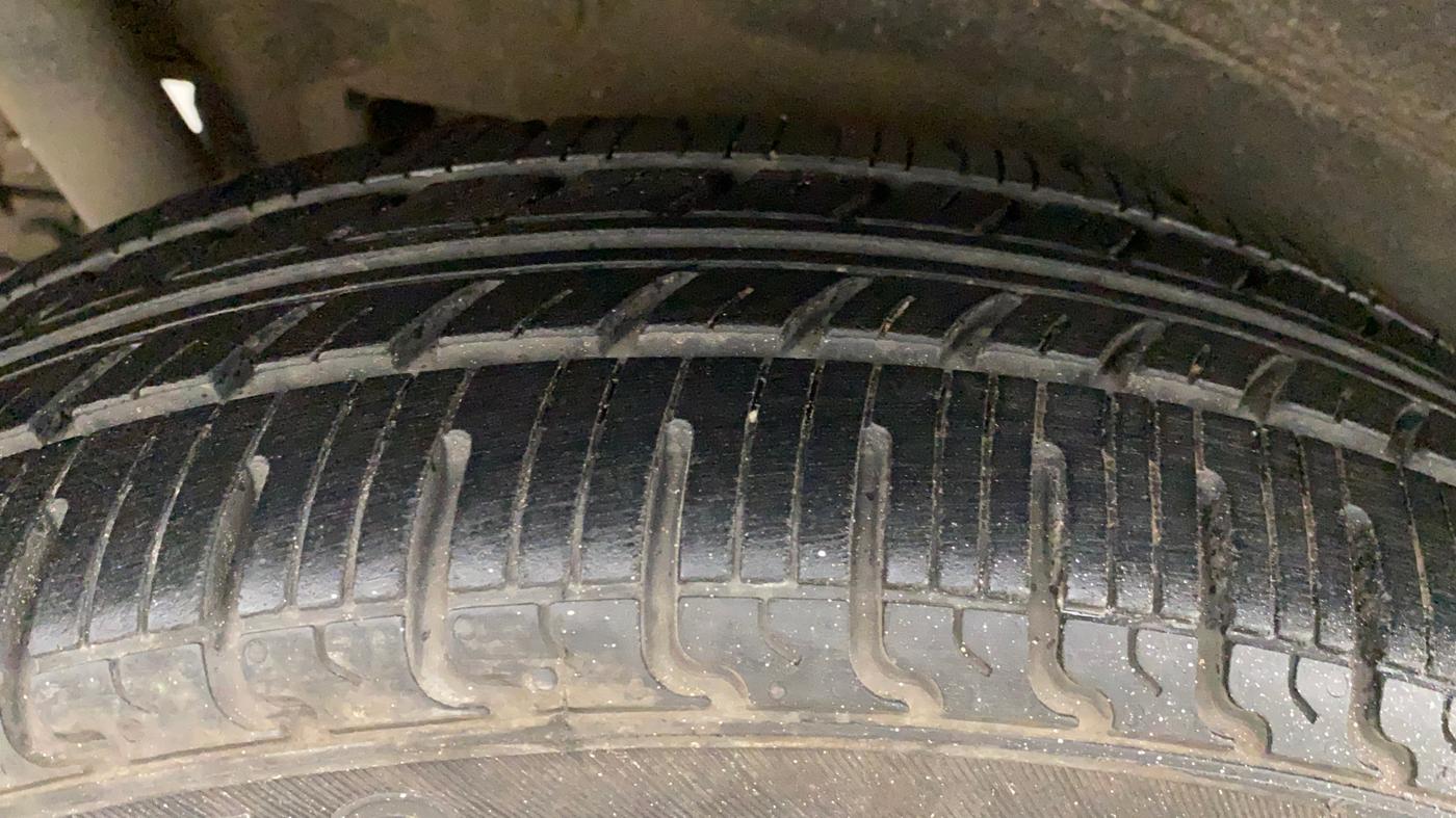 2015 Maruti Wagon R 1.0 VXI, Petrol, Manual, 60,343 km, Right Rear Tyre Tread