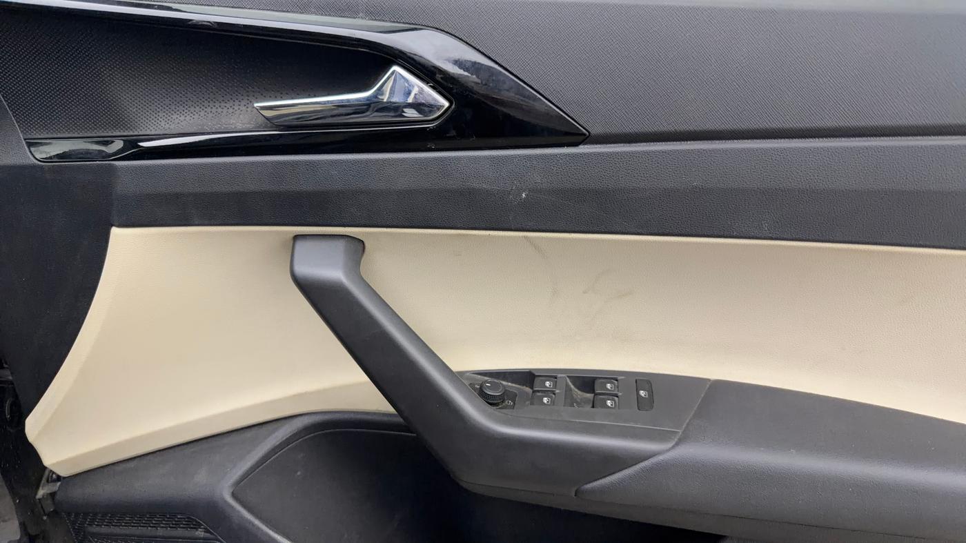 2023 Skoda SLAVIA STYLE 1.0L TSI MT, Petrol, Manual, 44,126 km, Driver Side Door Panels Control